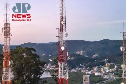 A Jovem Pan Floripa (101,7 FM) entra para a história da radiodifusão catarinense ao se transformar na rádio mais potente do Sul do Brasil